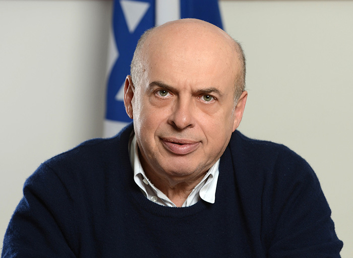 2020 Genesis Prize Natan Sharansky revisiting a Soviet punishment cell 30 years after his release