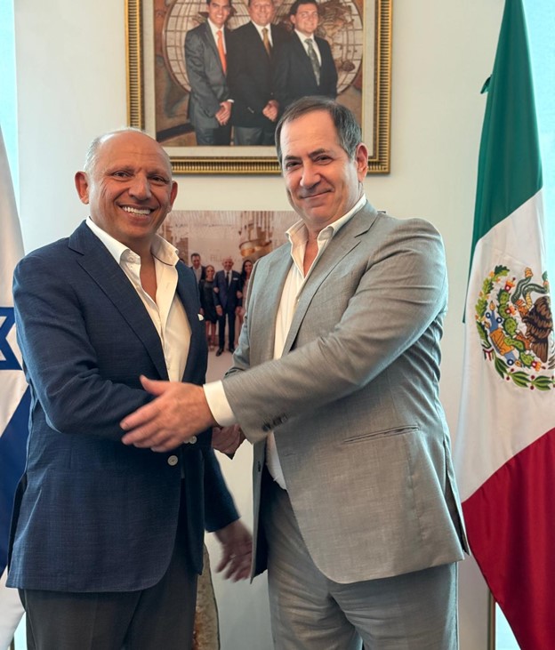 l to r: Isaac Assa, leading Mexican Jewish philanthropist and founder of ILAN Israel Innovation Network, and Stan Polovets, Cofounder and Chairman of The Genesis Prize Foundation